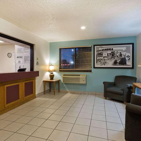 Super 8 By Wyndham Lexington Park/California Area Hotell Exteriör bild